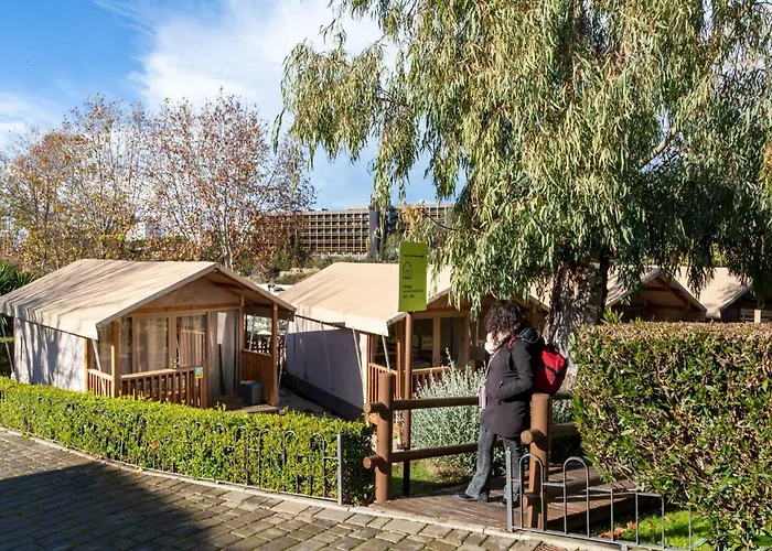 Hu Roma Camping In TownAlbergo